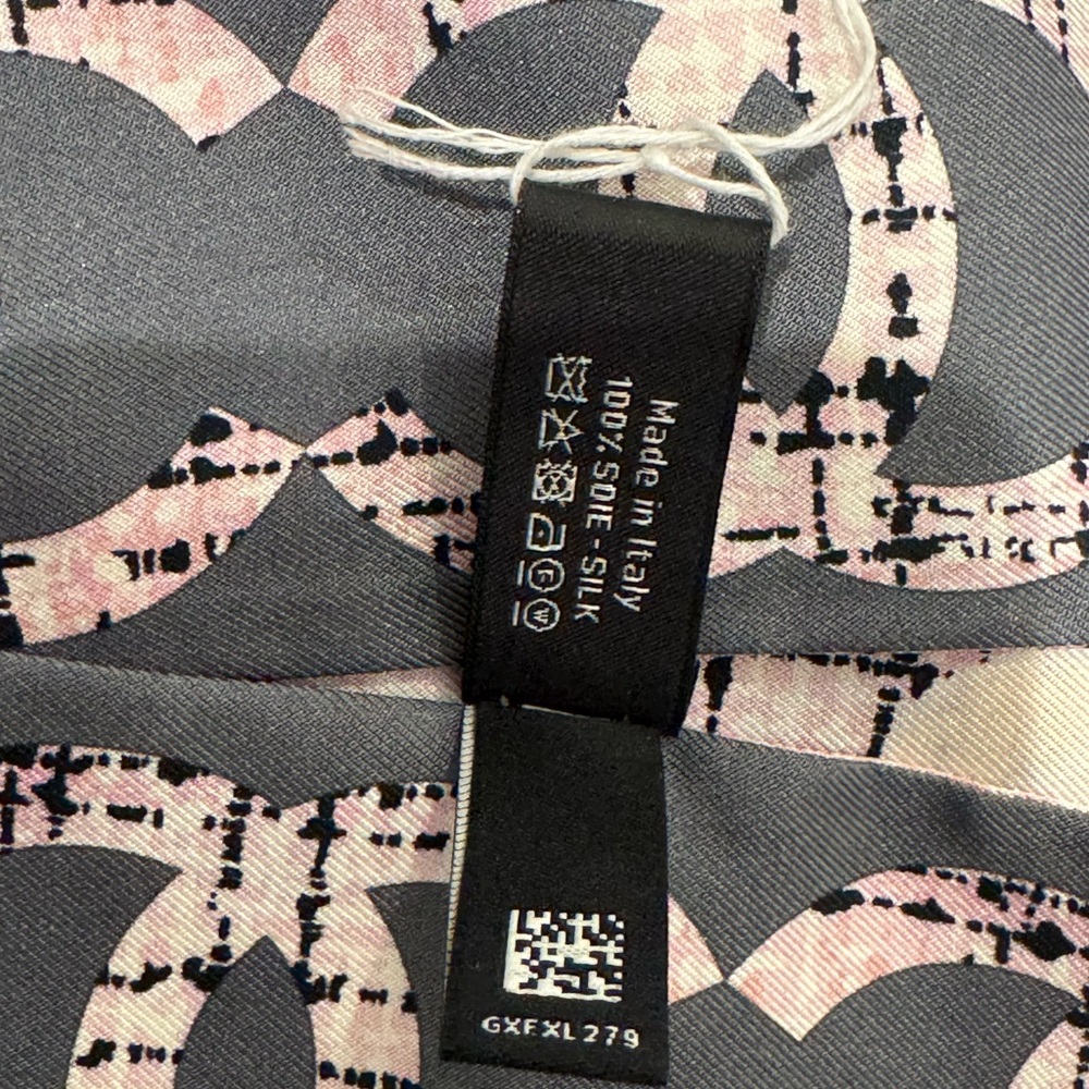 Chanel 2025B Fall Gray Pink Twilly Scarf Camellia Logo NWT Rare + Pouch - Picture 4 of 6